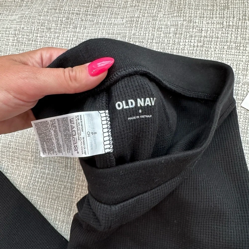 NWT Old Navy Black Leggings Versatile Comfort